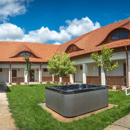 Bed and Breakfast Szabolcs Vezer Panzio Zewnętrze zdjęcie
