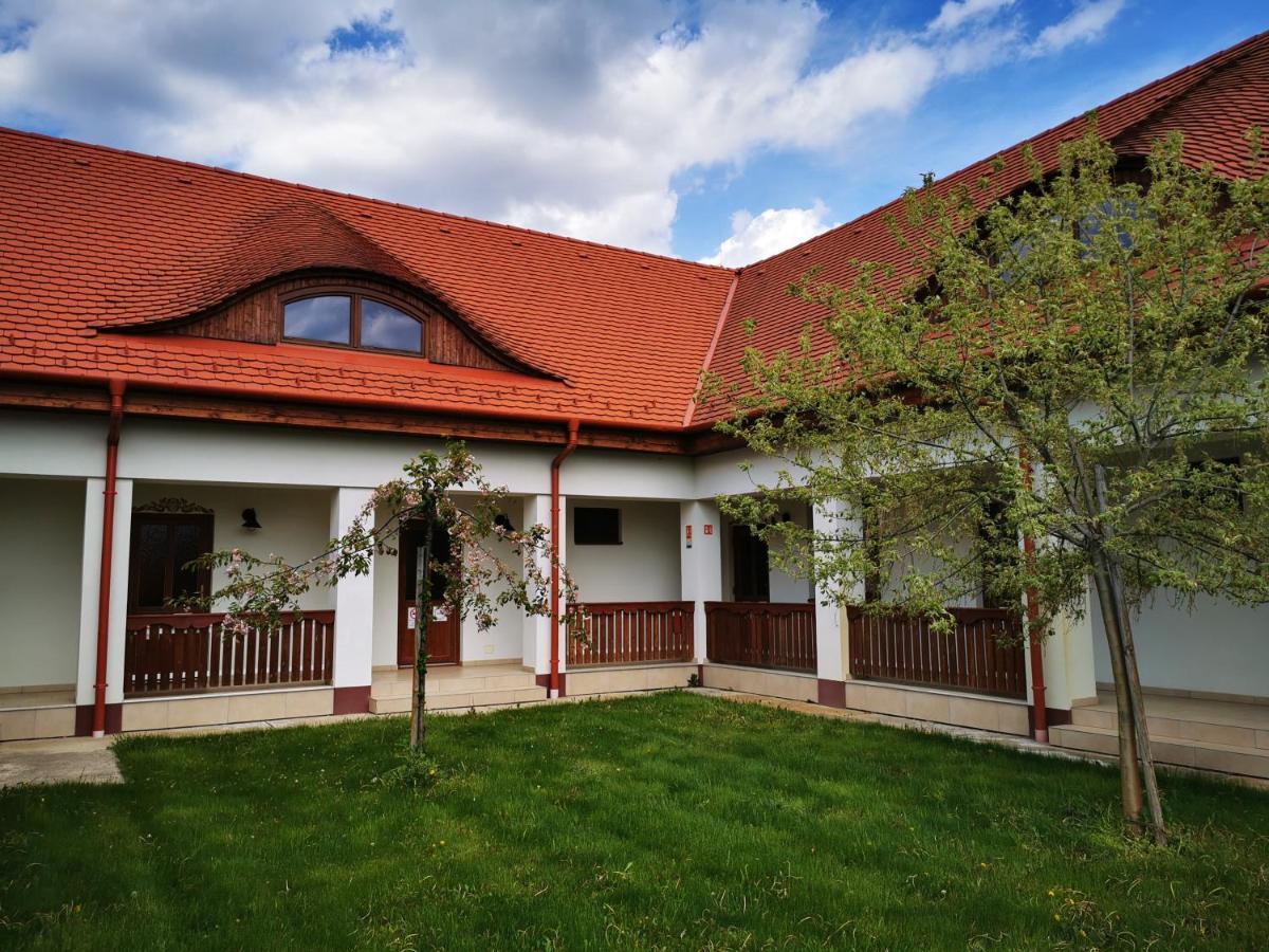 Bed and Breakfast Szabolcs Vezer Panzio Zewnętrze zdjęcie