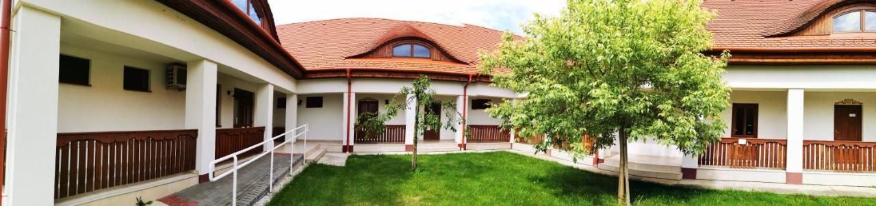 Bed and Breakfast Szabolcs Vezer Panzio Zewnętrze zdjęcie