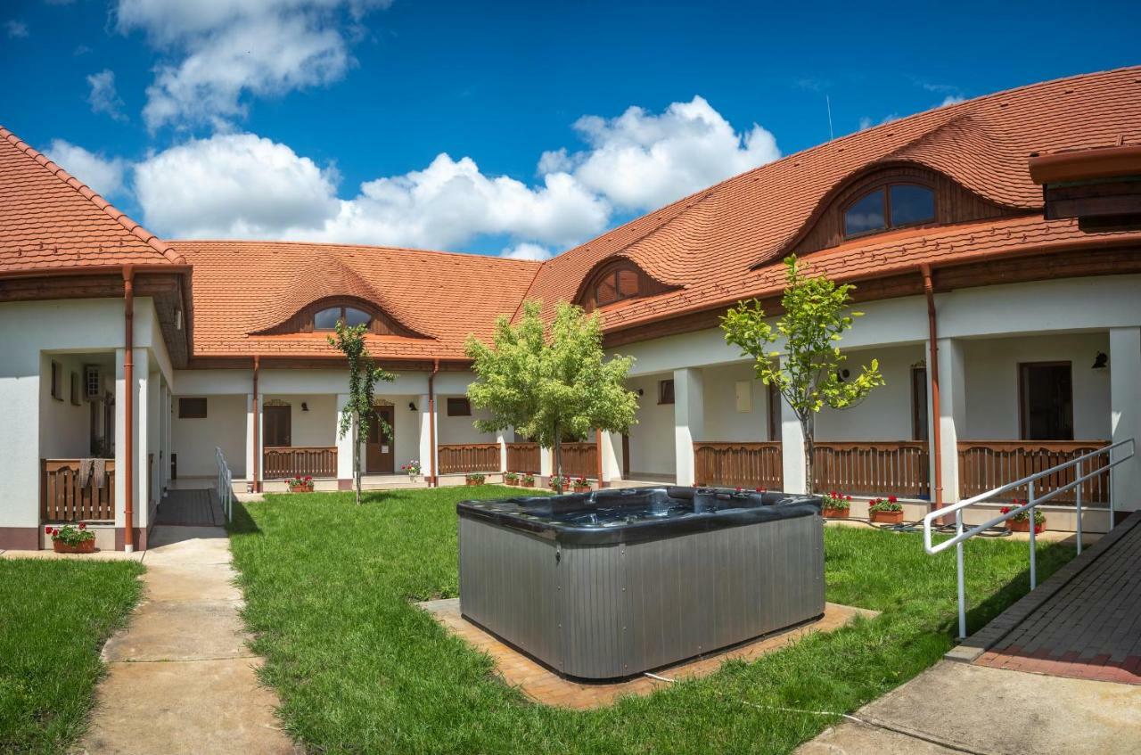 Bed and Breakfast Szabolcs Vezer Panzio Zewnętrze zdjęcie
